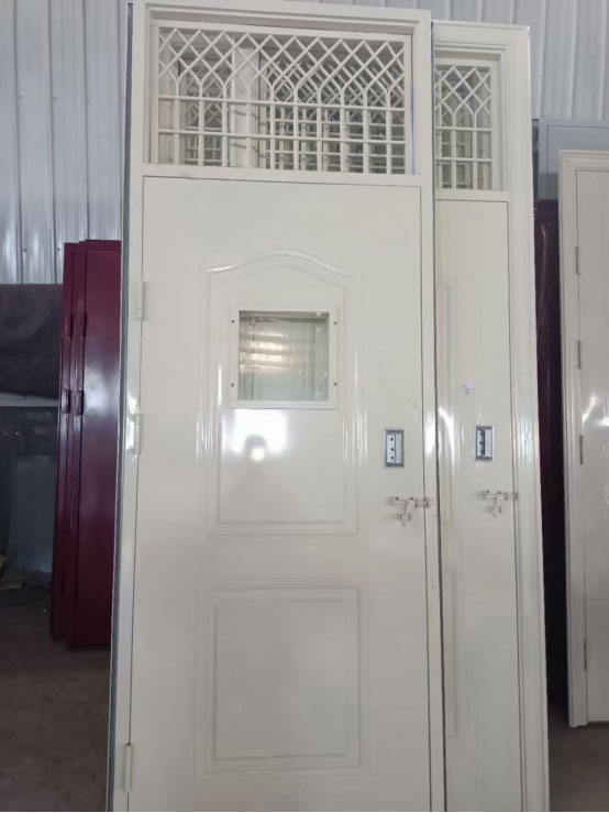 和田县学校教室门