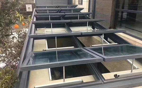 某轨道交通车辆维修车间和田县排烟窗应用