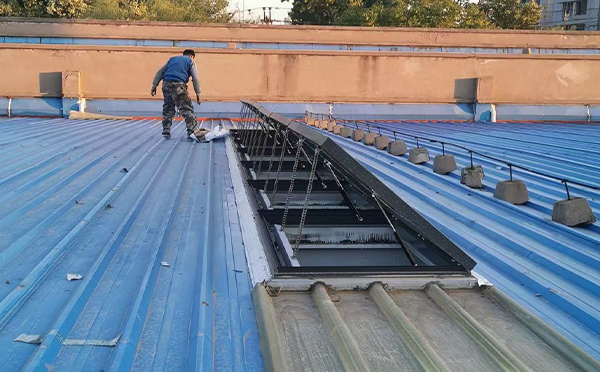 某区域性物流仓储中心和田县排烟窗系统安装项目